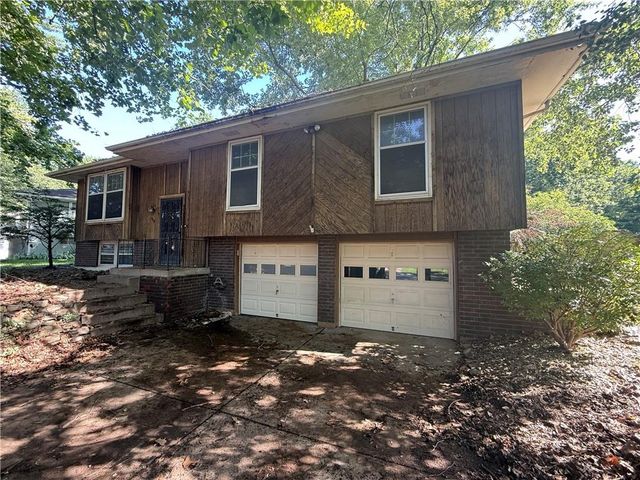 509 SW Westminister Road, Blue Springs, MO 64014