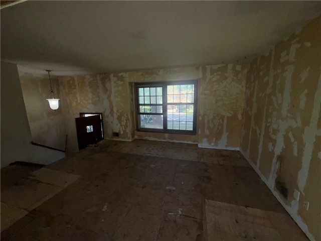 509 SW Westminister Road, Blue Springs, MO 64014
