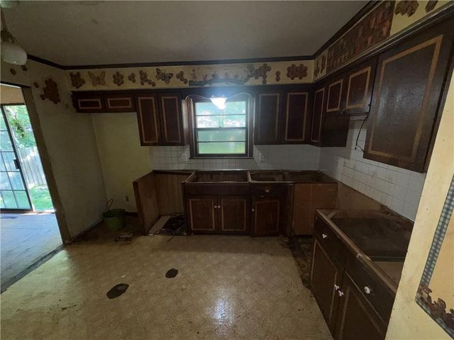 509 SW Westminister Road, Blue Springs, MO 64014