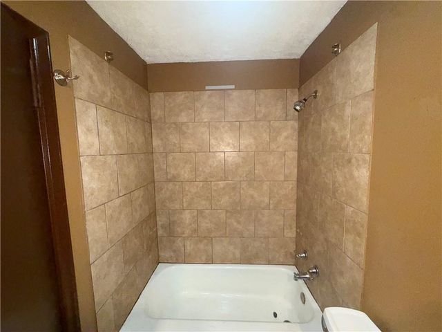 509 SW Westminister Road, Blue Springs, MO 64014