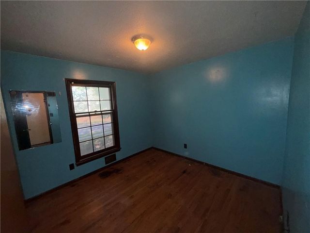 509 SW Westminister Road, Blue Springs, MO 64014