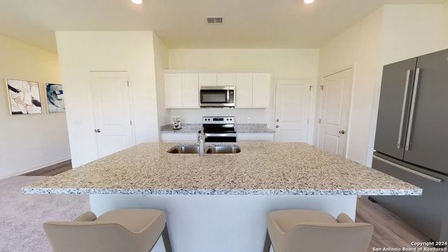 10506 Placeaya Lake, Adkins, TX 78101