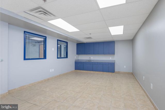 411 COMMERCE LN, West Berlin, NJ 08091