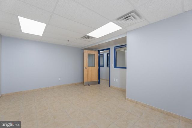 411 COMMERCE LN, West Berlin, NJ 08091