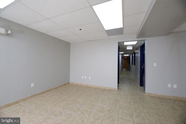 411 COMMERCE LN, West Berlin, NJ 08091