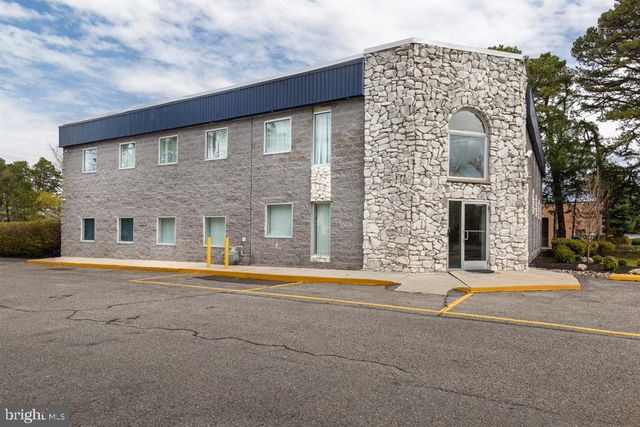 411 COMMERCE LN, West Berlin, NJ 08091