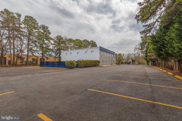 411 COMMERCE LN, West Berlin, NJ 08091