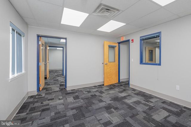 411 COMMERCE LN, West Berlin, NJ 08091