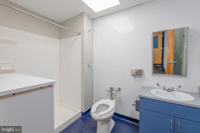 411 COMMERCE LN, West Berlin, NJ 08091