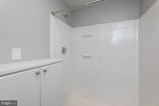 411 COMMERCE LN, West Berlin, NJ 08091