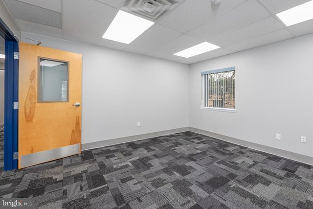 411 COMMERCE LN, West Berlin, NJ 08091