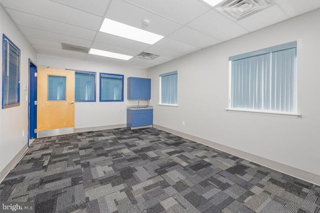 411 COMMERCE LN, West Berlin, NJ 08091