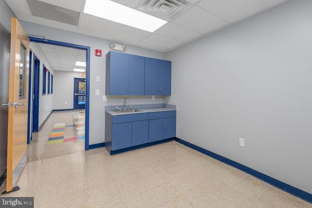 411 COMMERCE LN, West Berlin, NJ 08091