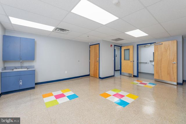 411 COMMERCE LN, West Berlin, NJ 08091