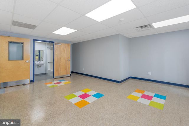 411 COMMERCE LN, West Berlin, NJ 08091