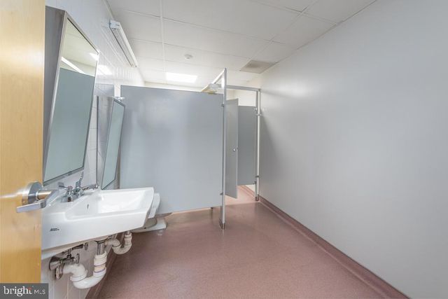 411 COMMERCE LN, West Berlin, NJ 08091