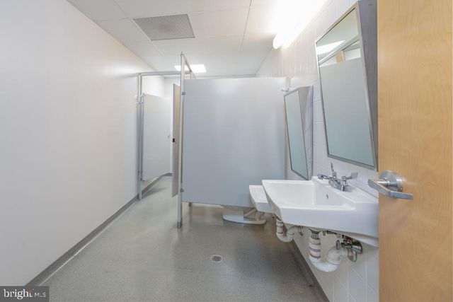 411 COMMERCE LN, West Berlin, NJ 08091