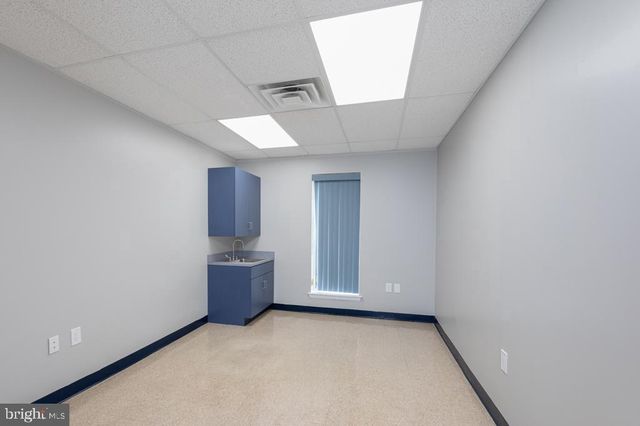 411 COMMERCE LN, West Berlin, NJ 08091