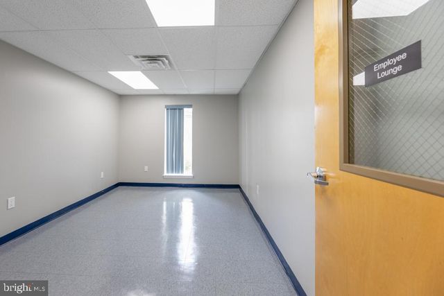 411 COMMERCE LN, West Berlin, NJ 08091