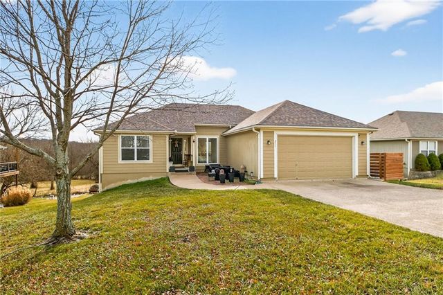 211 E Whispering Hills Boulevard, Lone Jack, MO 64070