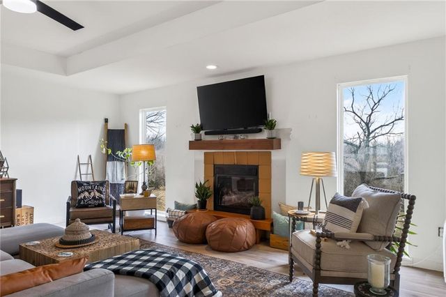 211 E Whispering Hills Boulevard, Lone Jack, MO 64070