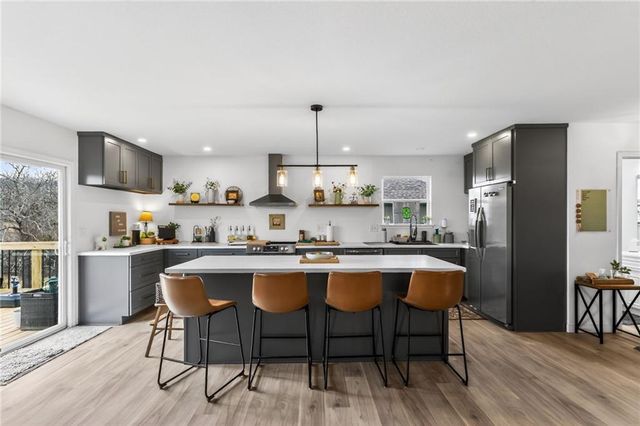 211 E Whispering Hills Boulevard, Lone Jack, MO 64070