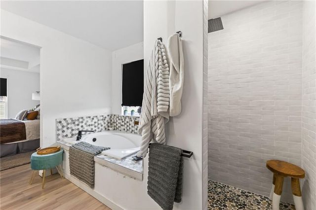 211 E Whispering Hills Boulevard, Lone Jack, MO 64070