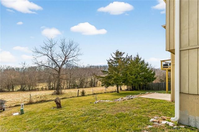 211 E Whispering Hills Boulevard, Lone Jack, MO 64070