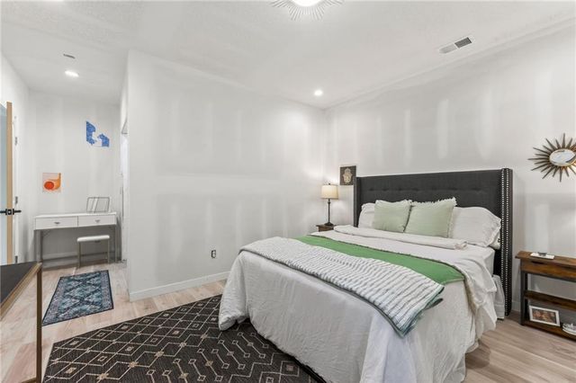 211 E Whispering Hills Boulevard, Lone Jack, MO 64070