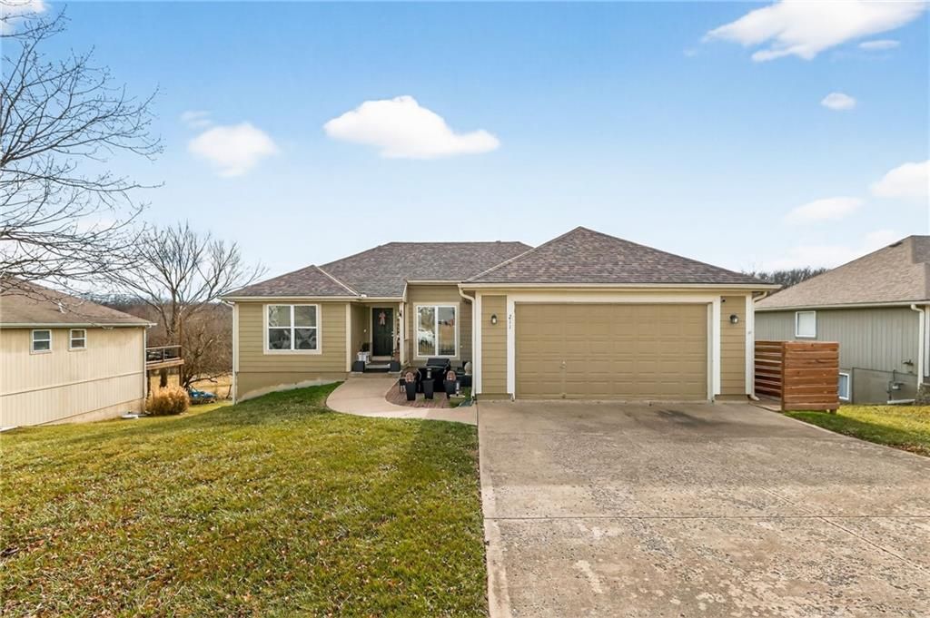 211 E Whispering Hills Boulevard, Lone Jack, MO 64070