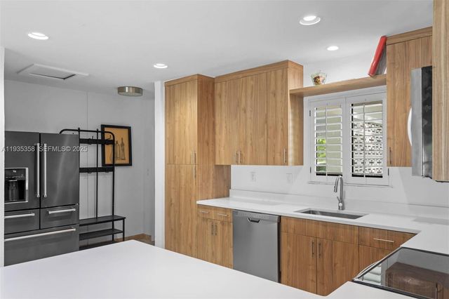 715 NE 25th Ave, Pompano Beach, FL 33062