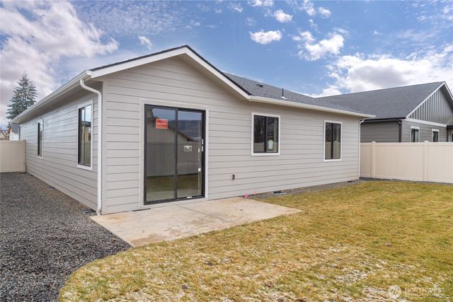 579 S Perry Avenue, East Wenatchee, WA 98802