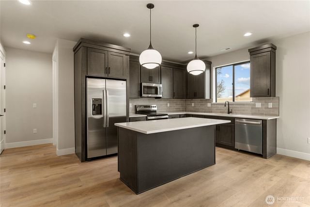 579 S Perry Avenue, East Wenatchee, WA 98802