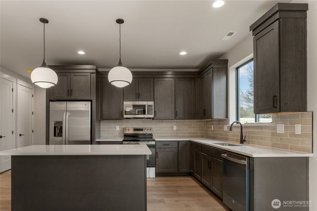 579 S Perry Avenue, East Wenatchee, WA 98802