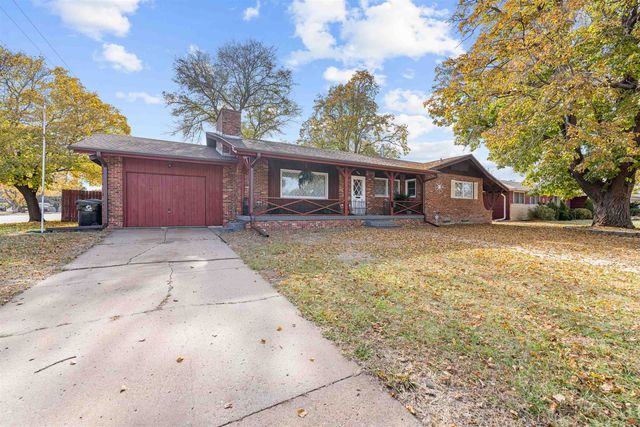 1018 Manor Rd, Salina, KS 67401