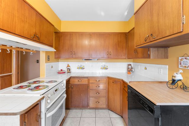 1018 Manor Rd, Salina, KS 67401