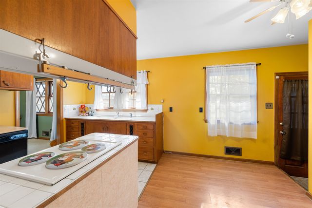 1018 Manor Rd, Salina, KS 67401