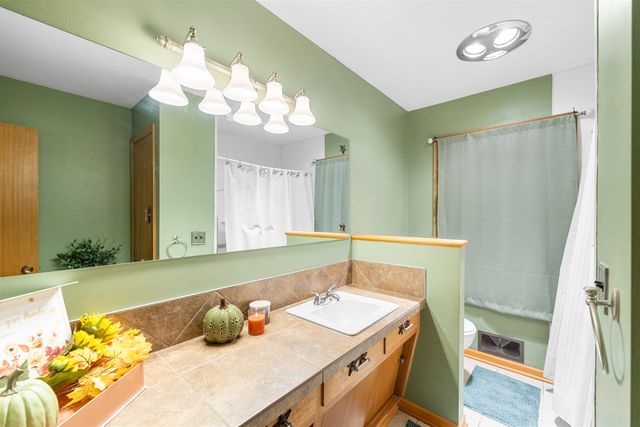 1018 Manor Rd, Salina, KS 67401