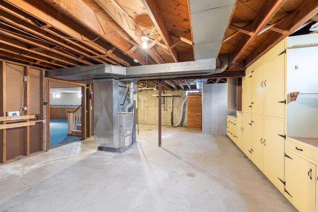 1018 Manor Rd, Salina, KS 67401