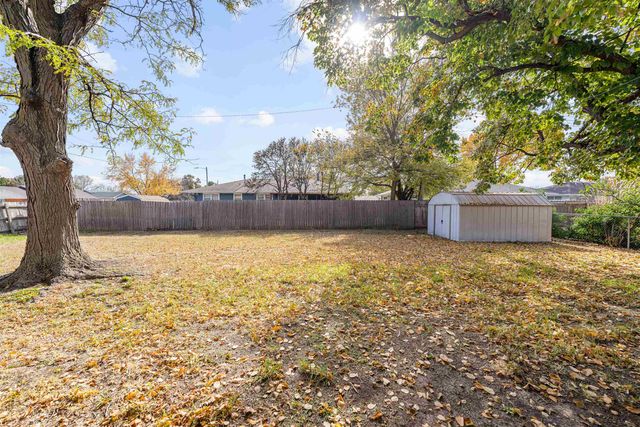 1018 Manor Rd, Salina, KS 67401