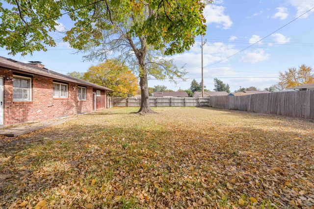 1018 Manor Rd, Salina, KS 67401