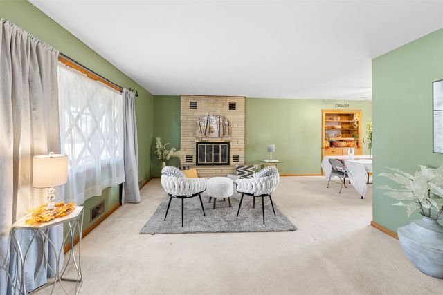 1018 Manor Rd, Salina, KS 67401