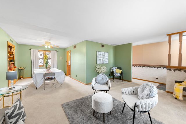 1018 Manor Rd, Salina, KS 67401