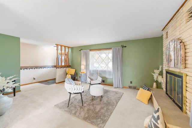 1018 Manor Rd, Salina, KS 67401