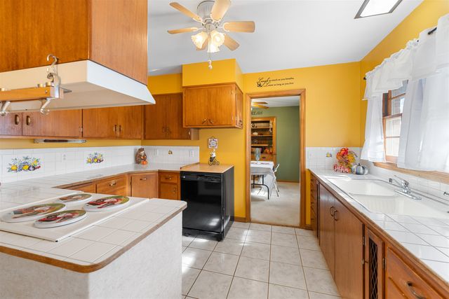 1018 Manor Rd, Salina, KS 67401