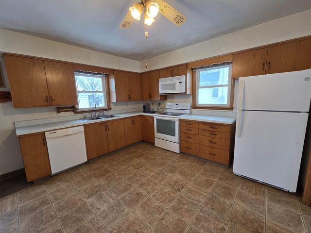 207 E 3rd St, Superior, WI 54880