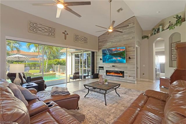 8723 S Lake CIR, Fort Myers, FL 33908