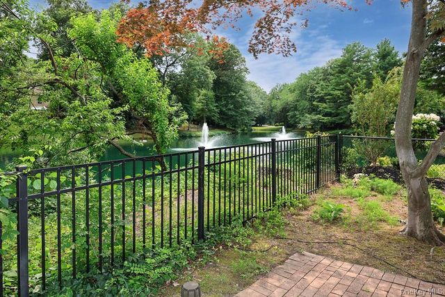 27 Windemere Way, Woodbury, NY 11797
