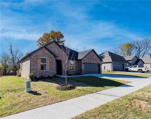 300 N Yona Lane, Farmington, AR 72730