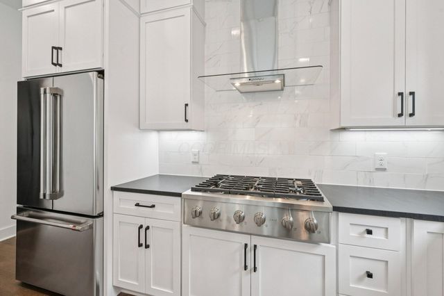 2842 Gunnison Drive, 204, Columbus, OH 43228